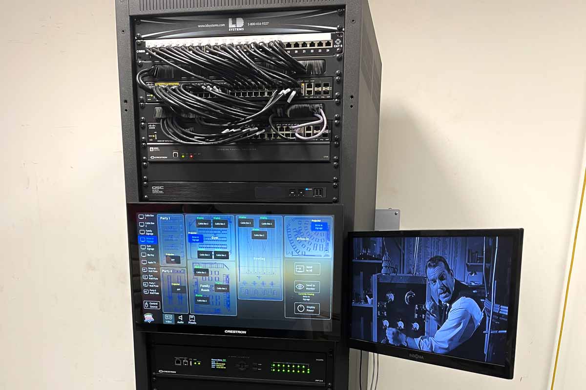 AV rack crestron video control
