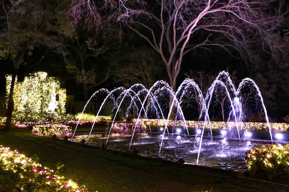 Bayou Bend Chritmas Fountain Garden Lighting